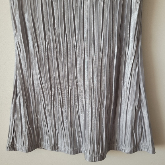 TOPSHOP Silver Pleated Racerback Tank - Picture 4 of 11